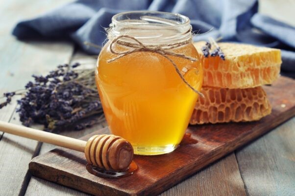 تفاوت عسل آویشن طبیعی و عسل گون طبیعی | کارنیکا استور