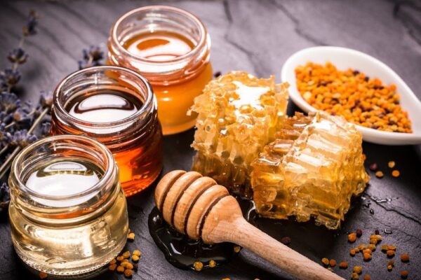 تفاوت عسل آویشن طبیعی و عسل گون طبیعی | کارنیکا استور
