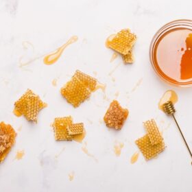 دلیل شکرک زدن عسل چیست؟ کارنیکااستور