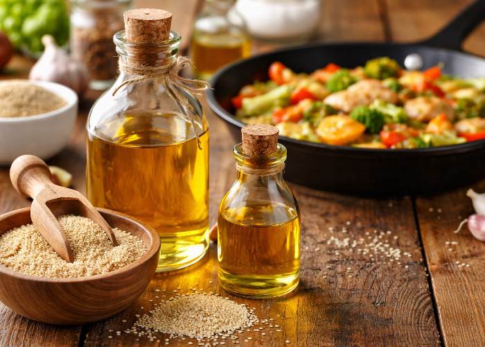 روغن کنجد مخصوص سرخ کردن؛ چرا برای پخت‌وپز حرفه‌ای مناسب است؟ کارنیکااستور